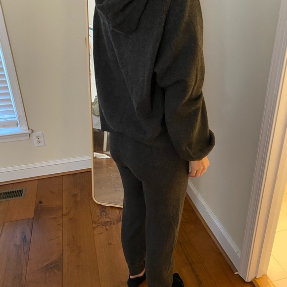 TWO PIECE Loungewear Lulus Knit Joggers & Hoodie Size S - Picture 6 of 8